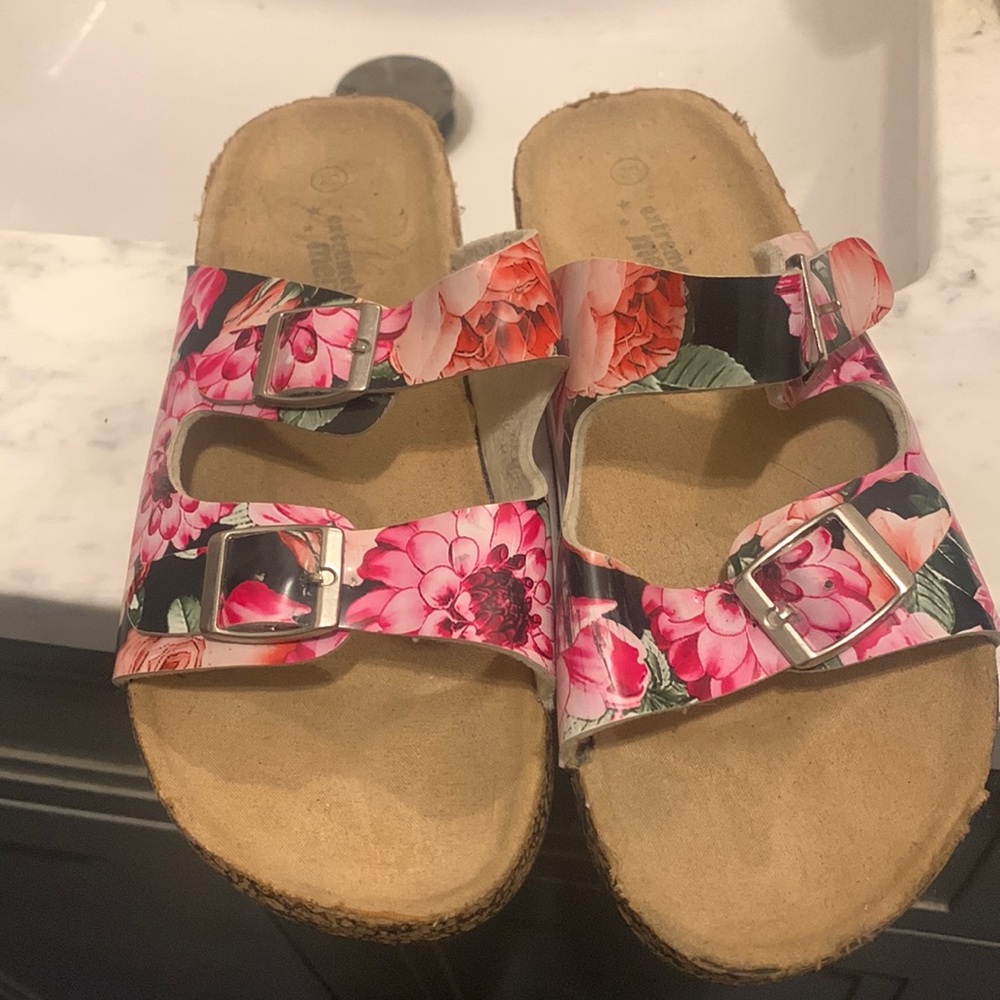 Extremely me sandals